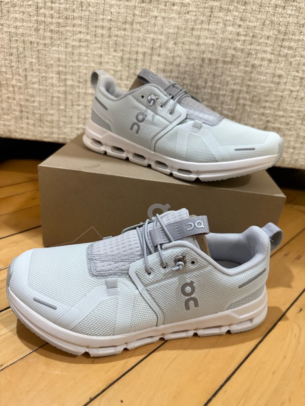 New In Box On Cloud Kids Cloud Sky Ice & Glacier Size Youth 4